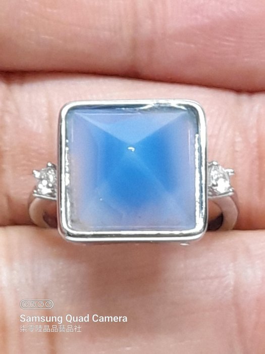 柒零陸晶品//天然藍玉髓瑪瑙金字塔造型精緻戒指(A632)促銷特價~