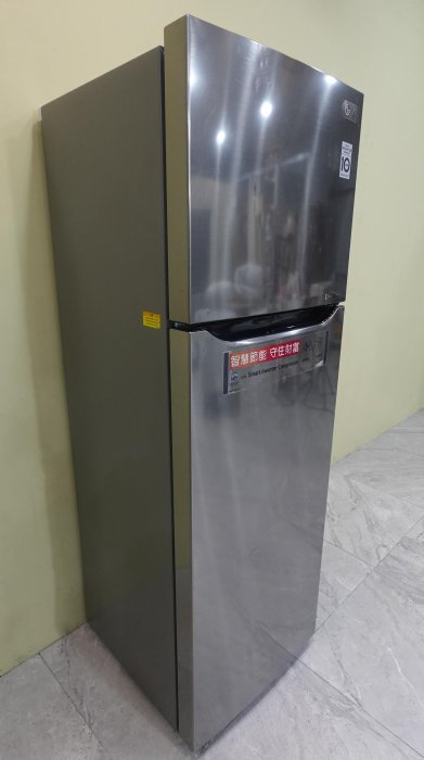 二手家電冰箱推薦-新北二手家電-【LG】253公升兩門變頻冰箱/GN-L305SV