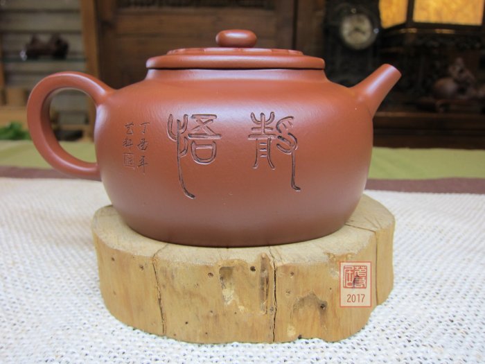 {茗若居紫砂藝術} 名家壺典藏【徐君芳】---【椭圆菱花】(極品大紅袍)【國家級工藝美術師】【1730】