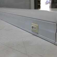 DIY水電材料 T5-LED10W2尺廚櫃燈附獨立開關PC罩 可當書桌燈 檯燈 吧台燈 層板燈