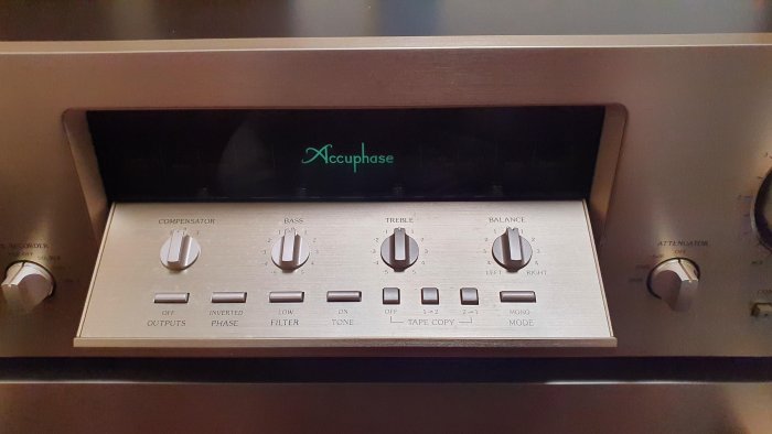 Accuphase C-275(前級) + P-700(後級)