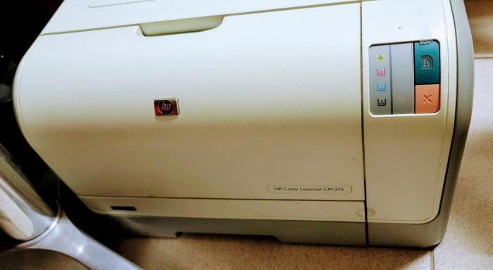 二手 HP Color LaserJet CP 1215  彩色雷射印表機(本月優惠價自取價)