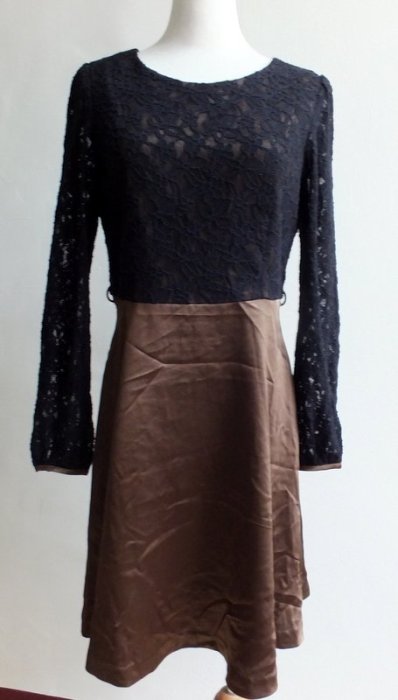 百貨專櫃  俊克 Ginkoo  簍空蕾絲 袖子 緞面裙子 提腰顯瘦 長袖 洋裝 -36號 (M~L穿)-新