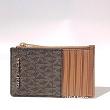 就愛精品店❤️ Michael Kors  咖啡色PVC材質滿版LOGO多卡層/零錢包 #35F2GTVD2B