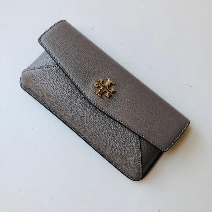 小皮美國代購 Tory burch TB 新款67342吸扣式開合方式 晚宴手拿包 頭層納帕牛皮包  百搭氧質款