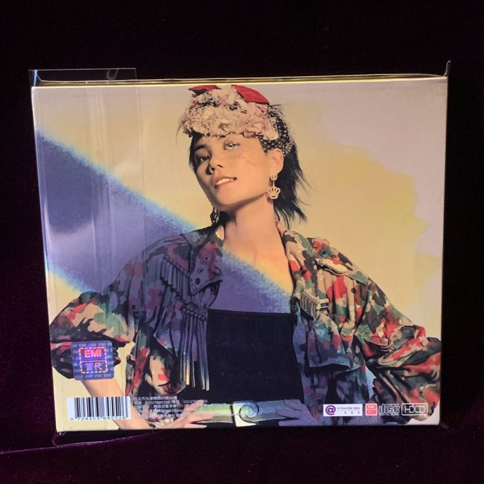 【一手收藏】王菲－王菲同名專輯，紙盒版，EMI唱片2001發行，保存如新。收錄：流年，打錯了，光之翼，流浪的紅舞鞋