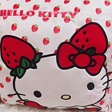 小花花日本精品♥hellokitty凱蒂貓滿版草莓圖案方形靠墊抱枕腰靠枕午安枕午睡枕小枕頭 12304707