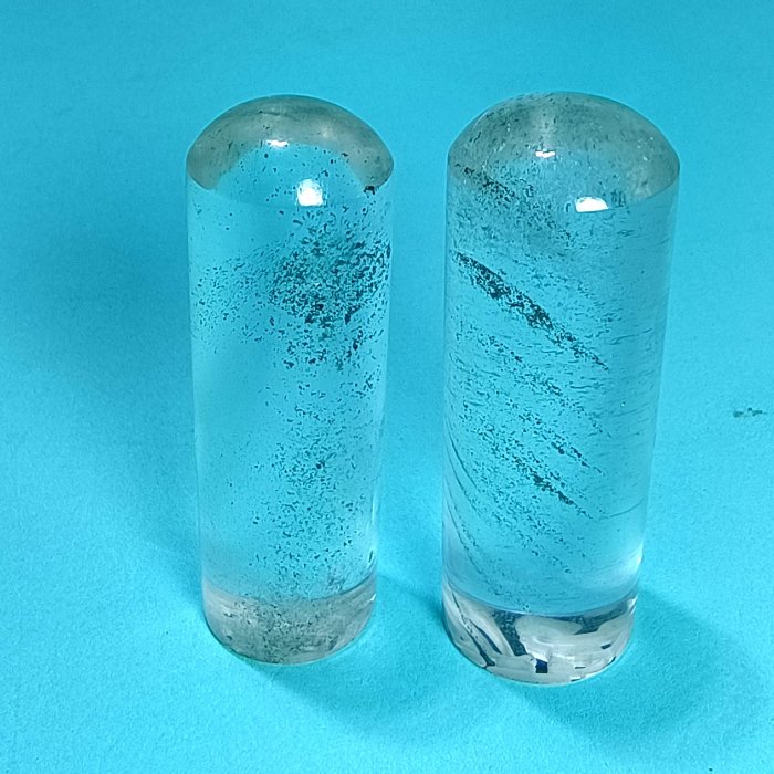 純天然水晶綠幽靈印章兩支 ①長5.2×直徑1.8cm②長5.1×直徑1.6cm／完整【楓紅林雨】