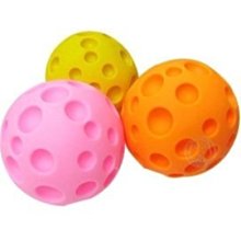 【🐱🐶培菓寵物48H出貨🐰🐹】凹洞啾啾叫大顆玩具球-3種顏色 特價88元(適合中大型狗玩)