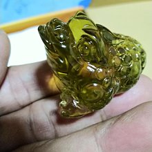 .天然水晶打磨..超美的清透黃水晶咬錢蟾蜍襬件.小隻擺桌上.是您招財納財的好幫手..一律便宜賣.免運費..