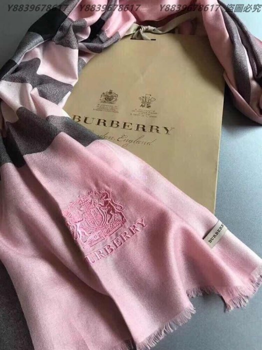 美國代購Burberry 巴寶莉 時尚潮流 英倫經典 格紋粉色 羊毛絨輕薄款圍巾 披肩210-95