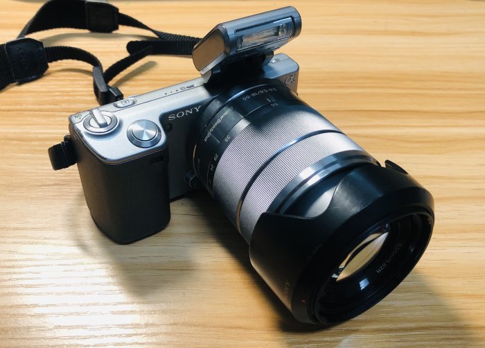 【手機寶藏點】SONY NEX-5 微單眼相機 變焦鏡(18-55mm)+定焦鏡(2.8mm) 附充電線材