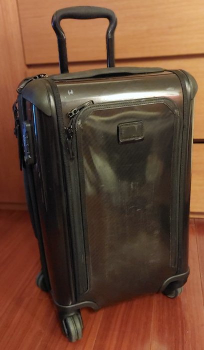 [正版專櫃貨] TUMI Tegra Lite 20吋行李箱 登機箱 可擴充 亮黑（原價34100）