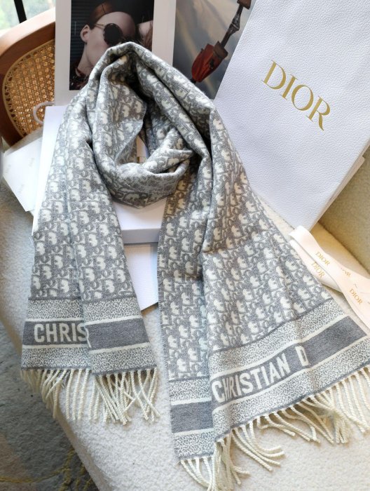 現貨供應 美國Outlet貨源 “ CHRISTIAN DIOR 迪奧雅摯雙面羊絨披肩圍巾”Logo標誌 新款男女同款 保暖純100%羊絨