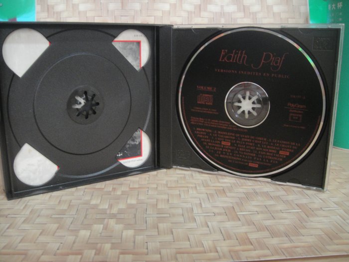 J6547 伊迪絲琵雅芙 Edith Piaf    Versions Inedites EN Public / 雙CD