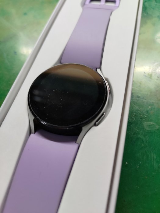 SAMSUNG Galaxy Watch5(SM-R900) 40mm(藍芽 GPS)-辰曜銀 ●含原廠充電線+額外贈送藍色錶帶+副廠充電器● 九成新