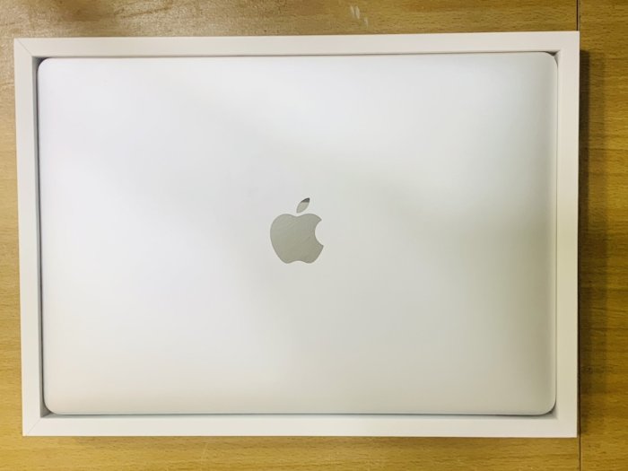 【售】2018年款 MacBook Pro 13吋 i5 (2.3) 16G 256SSD 銀色 蘋果電腦 Apple