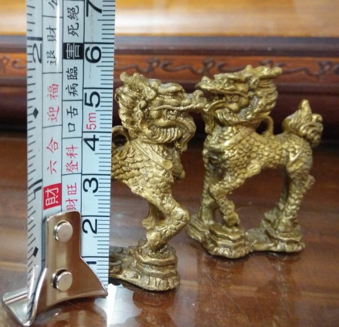 【靜福緣】銅製『小款麒麟踩八卦』高約5.3cm*側身長4cm*底寬2.3cm*重156g/對鎮宅辟邪轉運招財化煞