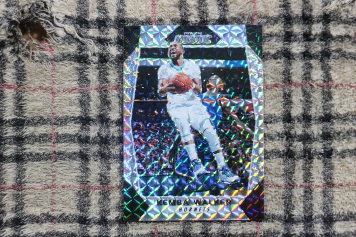 Kemba Walker 17-18 Przim Mosaic Refractor 球隊主力精美鑽石亮面卡 no簽名