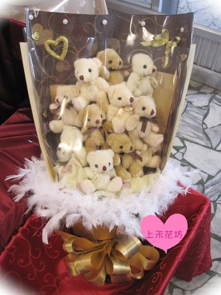 高雄花店(上禾花坊鮮花氣球館)七夕西洋情人節生日告白~可愛11隻小熊花束甜蜜在一起~包裝色系可調整