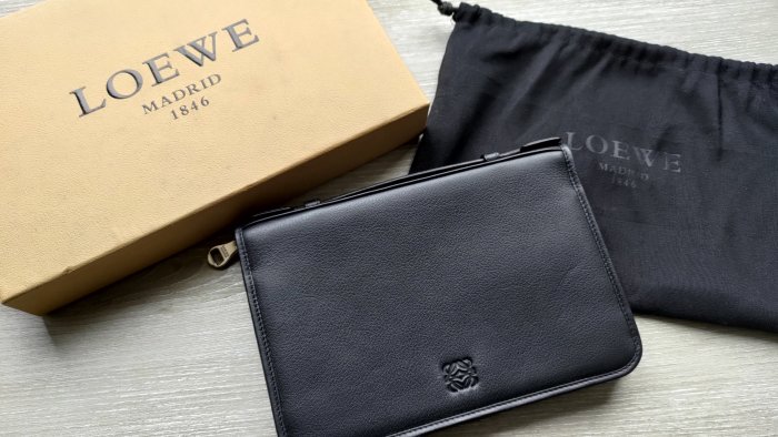 全新 LOEWE 手拿包 皮夾 以物易物 只換不賣