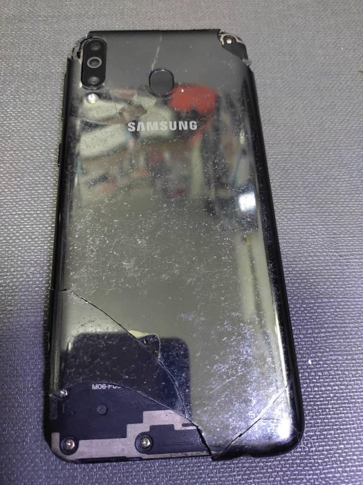 機況佳 螢幕漂亮 電池蓄電 三星 SAMSUNG A40S 6+64G手機 安卓11 背蓋損 其餘正常