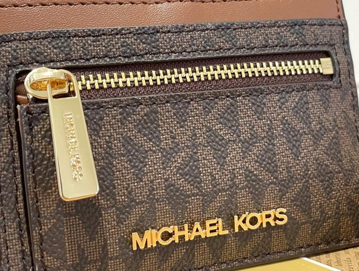 《Michael Kors》MK 35H3GTVD3B 頸掛式証件夾 名片夾 零錢包 卡夾