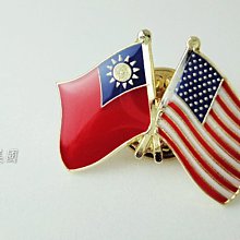 訂購雙國旗胸針台美雙旗10個+台灣單旗5個，共計650元，物流另計