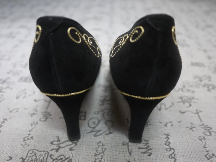 義大利製 RENE CAOVILLA 金線飾麂皮粗跟鞋 USA 5 EUR 34 JPN 22 CM