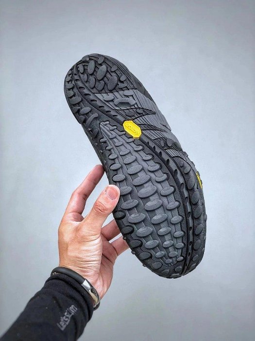 【換糖鋪子】Merrell 邁樂邁樂（Merrel）是來自美國的頂尖專業戶外品牌 登山鞋