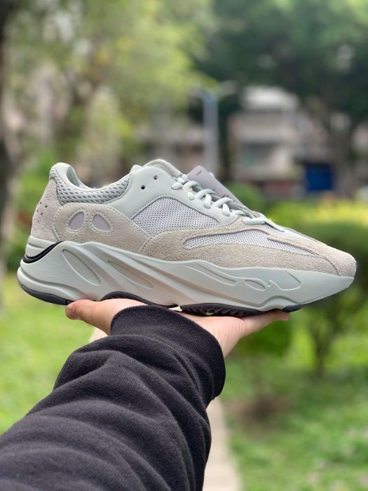 Basa Sneaker】ADIDAS YEEZY BOOST 700 