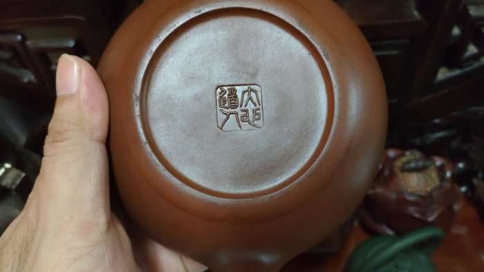 古董收藏古玩藝品/紫砂壺中國宜興養壺/早期紫砂壺/出水流暢300cc/名家周桂珍高檔收藏壺/全手工製作/值得珍藏/好泡好上手