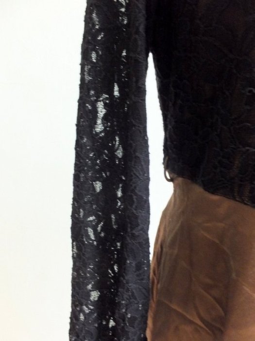 百貨專櫃  俊克 Ginkoo  簍空蕾絲 袖子 緞面裙子 提腰顯瘦 長袖 洋裝 -36號 (M~L穿)-新