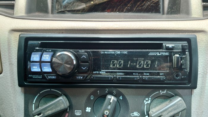 ALPINE CDE-110C CD/USB/MP3/AUX IN 音響主機