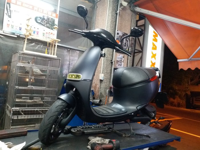 **勁輪工坊**(機車輪胎專賣店) 倍耐力 SL38 110/70/11 VESPA