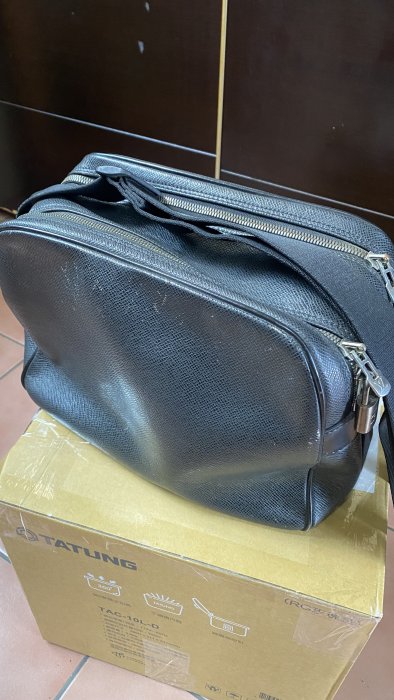 LV M30152  TAIGA 雙夾層 記者包 斜背包 二手精品