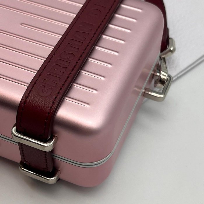 【哈極品】美品《DIORxRIMOWA 迪奧 粉色聯名款行李箱造型斜背包/肩背包》