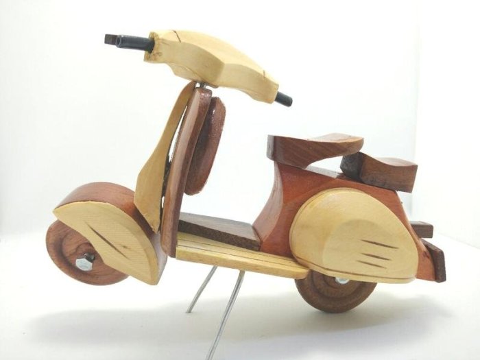 二手阿嬤的收藏機車模型手工木製機車木製偉士牌復古摩托車居家個人店面收藏擺飾