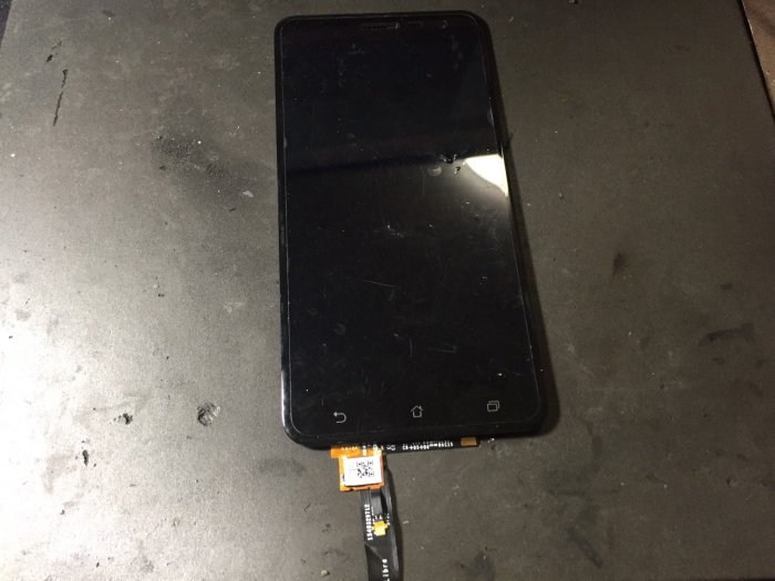 [螢幕破裂] 台南專業 Asus ZenFone 3  ZE552KL 面板 玻璃 黑屏 液晶總成 更換 手機維修