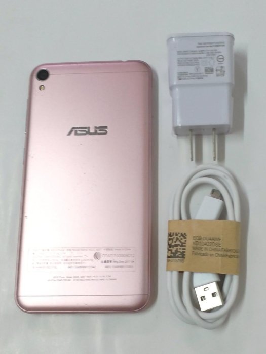 ASUS AOO7 
2G/16G  九成五新 
5吋 金色 智慧型手機
使用功能正常 
4G LTE 
已過原廠保固期