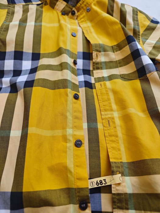BURBERRY 9成新真品黃色經典格紋男童裝短袖襯衫(10Y/140公分)---3折出清(不議價商品)