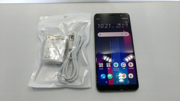 九成新HTC U11+ 4G/64G 極鏡黑 6吋 2K+顯示螢幕 3D曲面水漾玻璃 3,930mAh電量 IP68防水