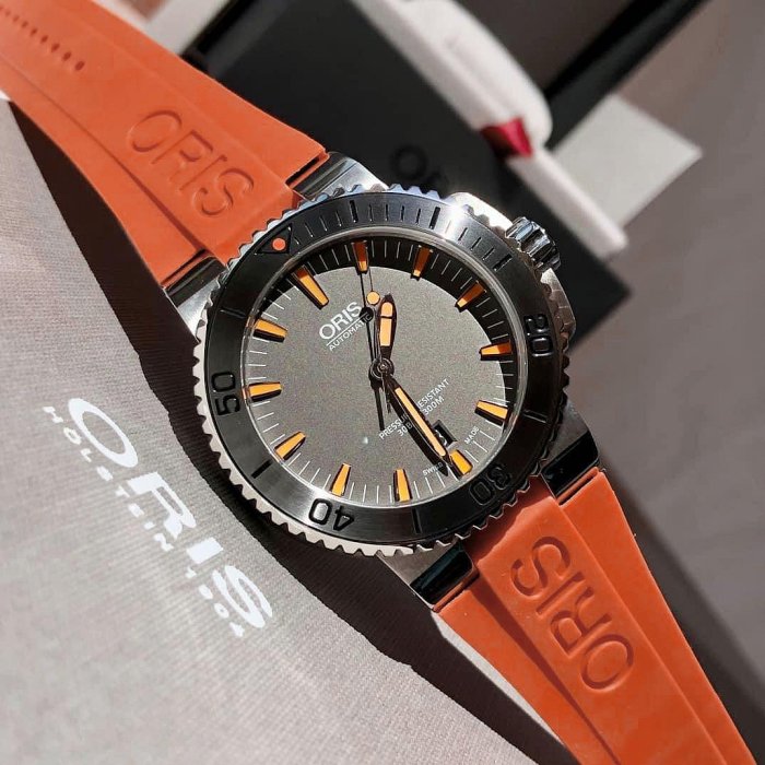 ORIS Aquis Date 灰色錶盤 橘色橡膠錶帶 男士 自動機械腕錶 0173376534158-0742632EB  防水300M潛水錶