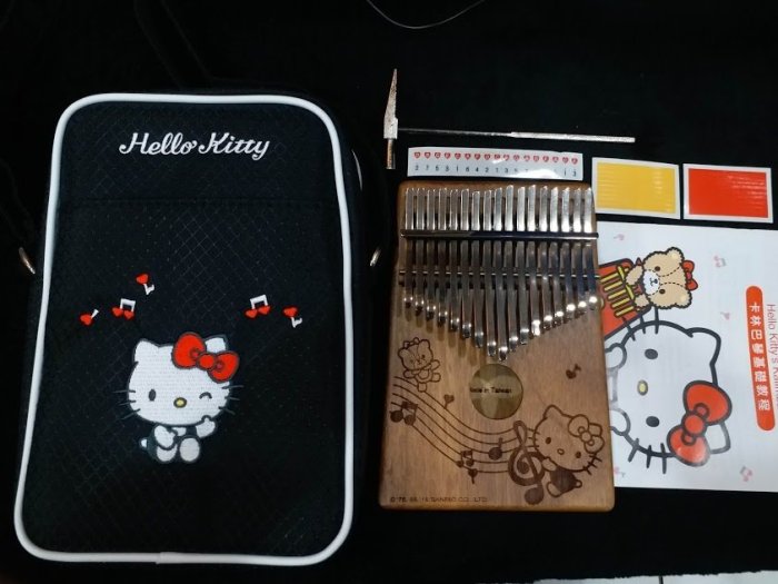 [魔立樂器] Hello Kitty卡林巴拇指琴 三麗鷗授權 台灣設計製造 全球首發 附全套配件 防偽雷標 樟木實木