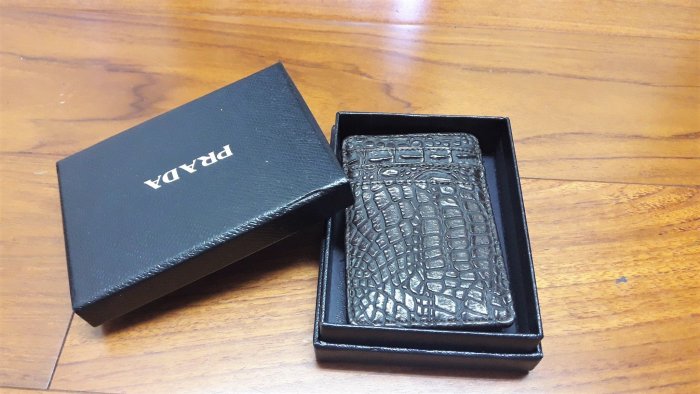 PRADA 名片夾  鑰遈夾  短夾  黑色時尚收納盒  商品尺寸：11.5cm長×8cm寬x3cm高