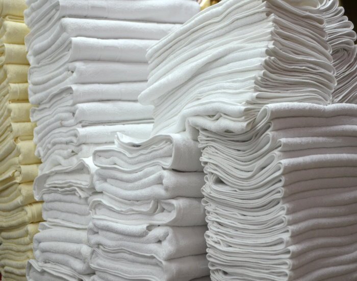 白色純棉全新毛巾浴巾台灣製大量餘單有印刷字體民宿飯店賓館1公斤250元
