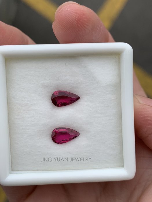 JING YUAN JEWELRY 顏色美美水滴紅碧璽ㄧ組2顆共重1.21ct 顏色漂亮 淨度通透 做垂墜耳環 超美！！！