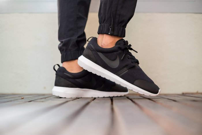 現貨 - Nike Roshe One Rosherun NM TP 黑白 全黑 無縫線 棉布 749658 001