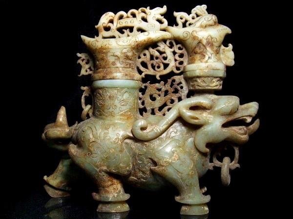 藏雅軒-早期收藏-帶沁和闐玉老件-鏤空雕刻雙杯祥獸擺件