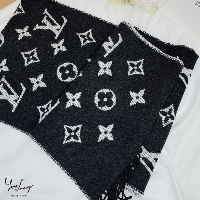 【Luxury】Louis Vuitton LV羊絨羊毛圍巾 老花設計 Logo 羊毛 現貨 經典 全新 正品代購